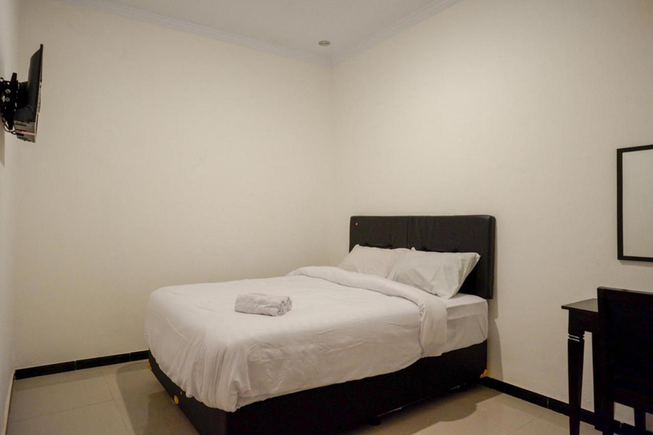 Reddoorz Apartment At Grand Sentraland Karawang Telukjambe Exterior foto